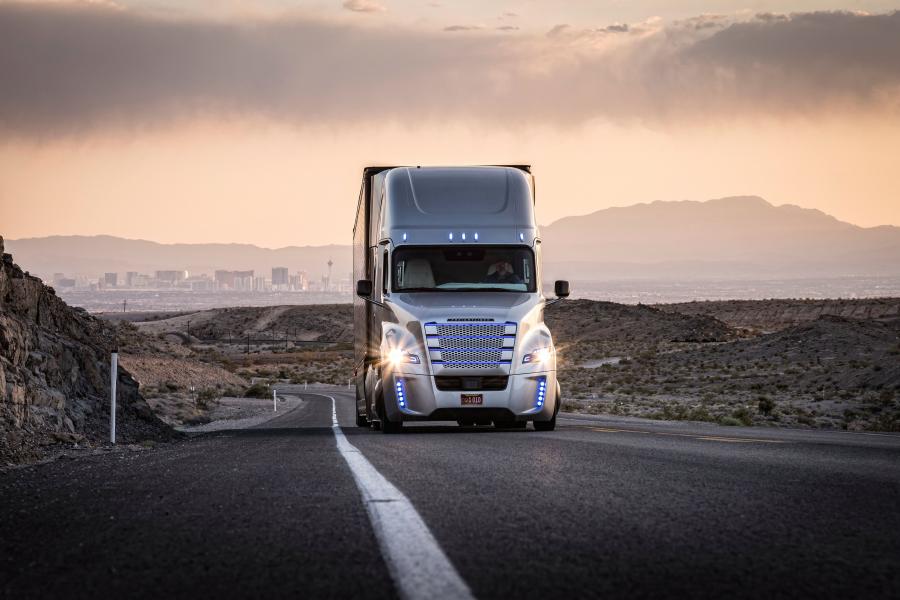  Freightliner Inspiration Truck 2015 года  (фото 12 из 15)